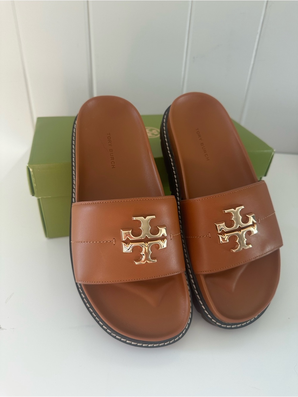 Tory Burch Brown Everly Anatomic Lugs NWT